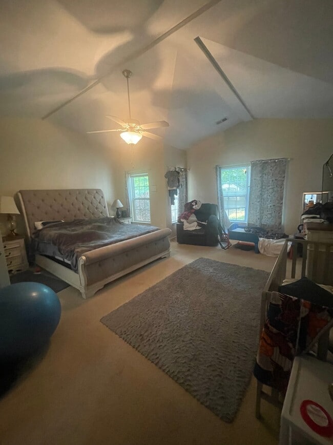 Photo - 153 Hollinger Way
