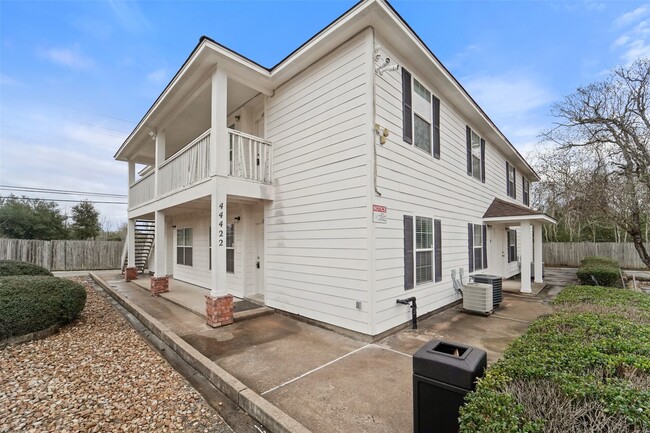 Photo - 44422 US-290 BUS Unit 12