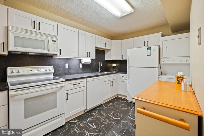 Photo - 15101 Interlachen Dr Unidad 722