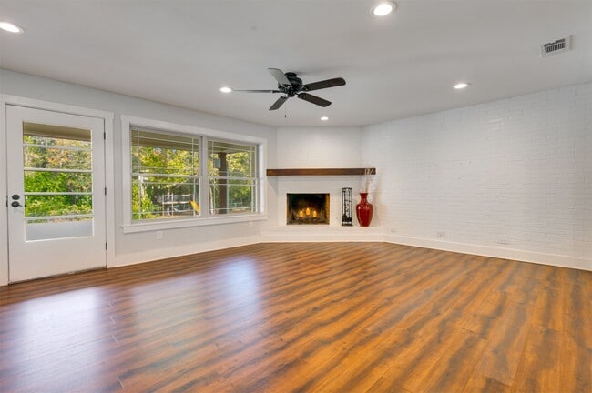 Photo - 215 Perryman Rd