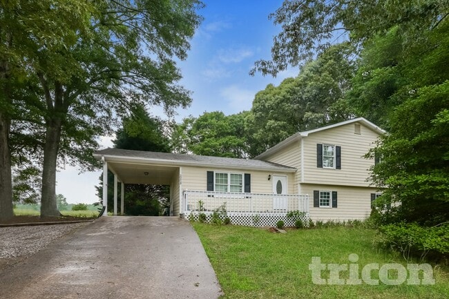 Building Photo - 2092 Brooks Rd SE