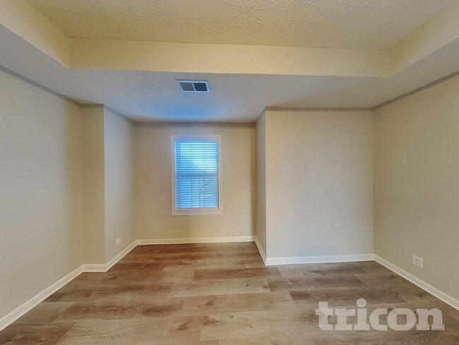 Photo - 1304 Golden Eagle Way