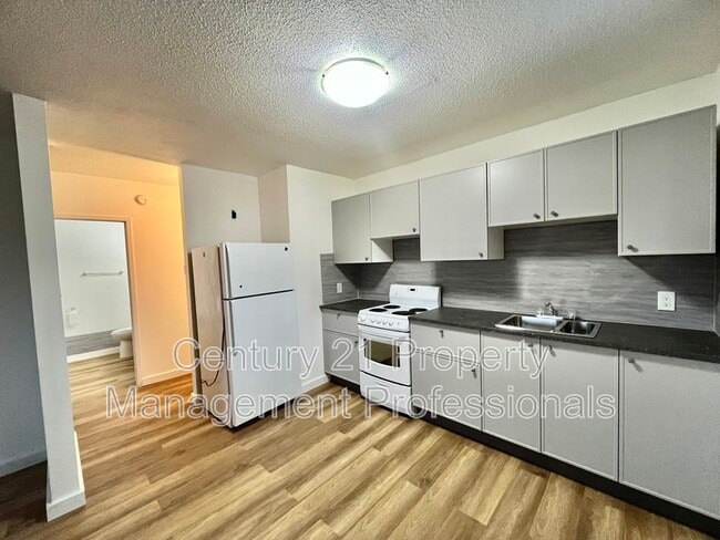 Building Photo - 12708 90 St NW Unit 311