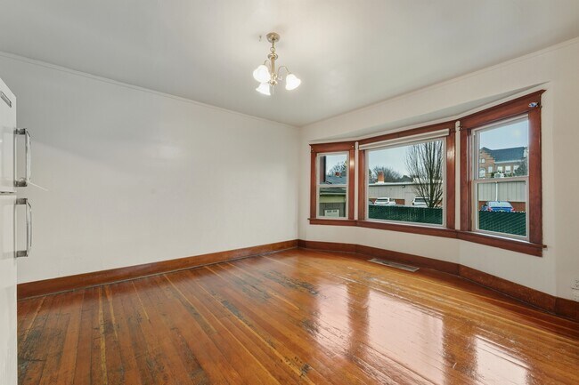 Photo - 1055 E Isaacs Ave