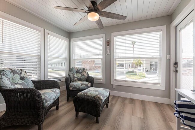 Photo - 6020 Midnight Pass Rd