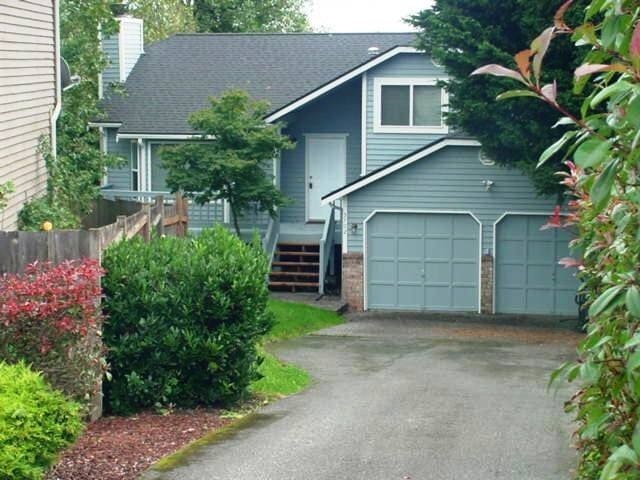 Building Photo - 3 Bedroom + 2 Bath +Family Room Tri-Level Lynnwood $2950 per Month