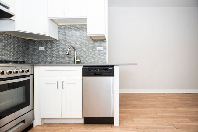 Photo - 511 W Belmont Ave