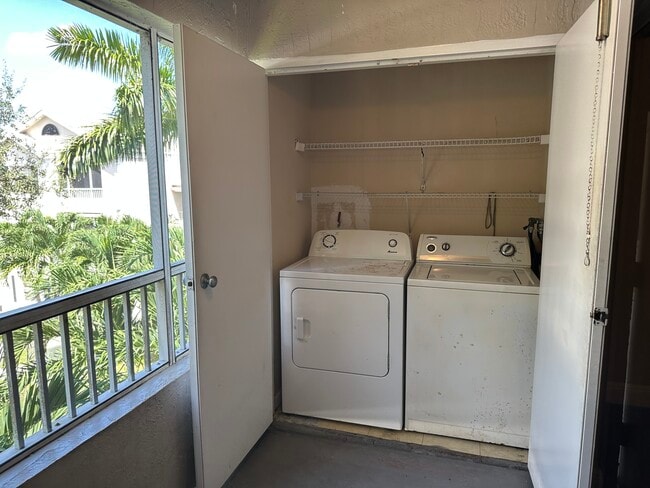 Photo - 2850 N Oakland Forest Dr Unit 208