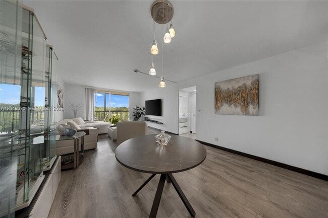 Photo - 3001 W Rolling Hills Cir Unidad 610