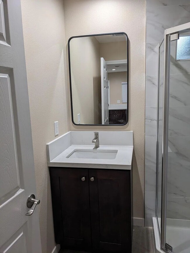 Building Photo - Unit B