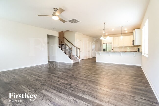 Photo - 905 Birchcrest Wy