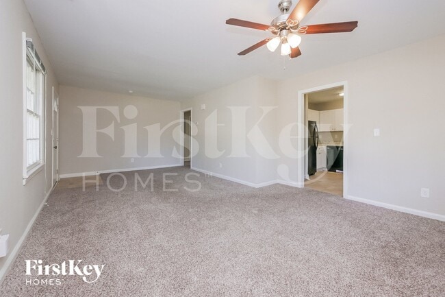 Photo - 873 White Oak Dr