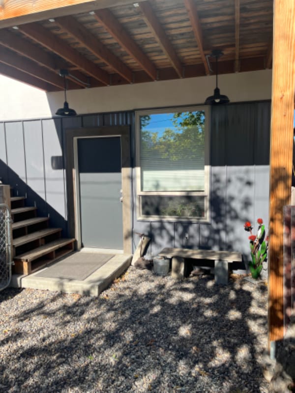 Photo - 123 1/2 S E St Unit B