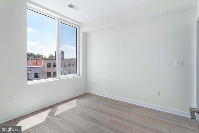 Building Photo - 501 Kennedy St NW Unit 402 Rental
