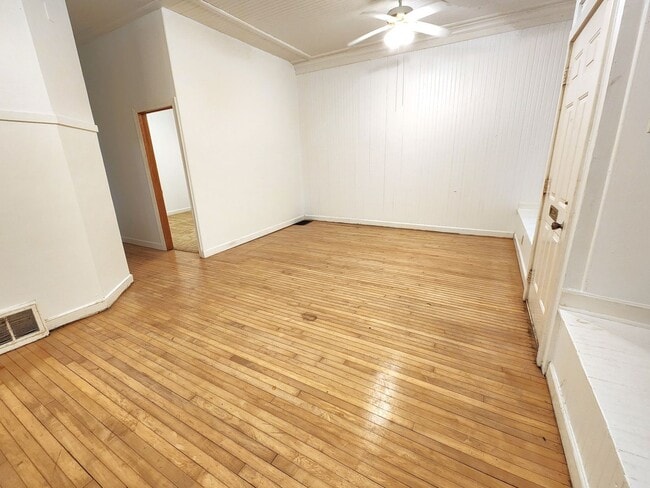 Photo - 2772 N Bremen St Unidad Lower