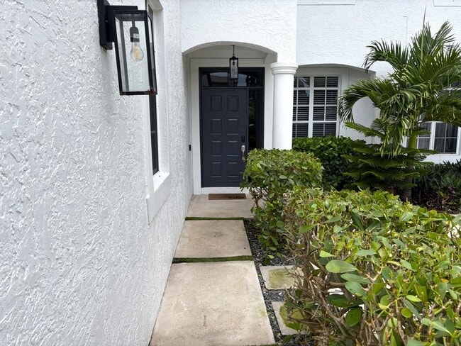 Photo - 350 SW 8th St