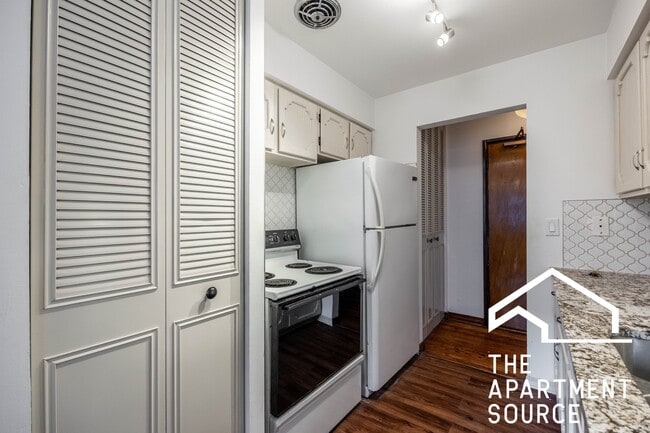 Photo - 420 W Aldine Ave Unit 402