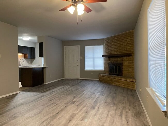 Photo - 919-921 West Rochelle Road Unidad 921