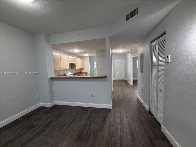 Building Photo - 3452 Cypress Trail Unit 205