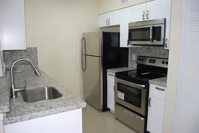 Photo - 2820 N Oakland Forest Dr Unit 109