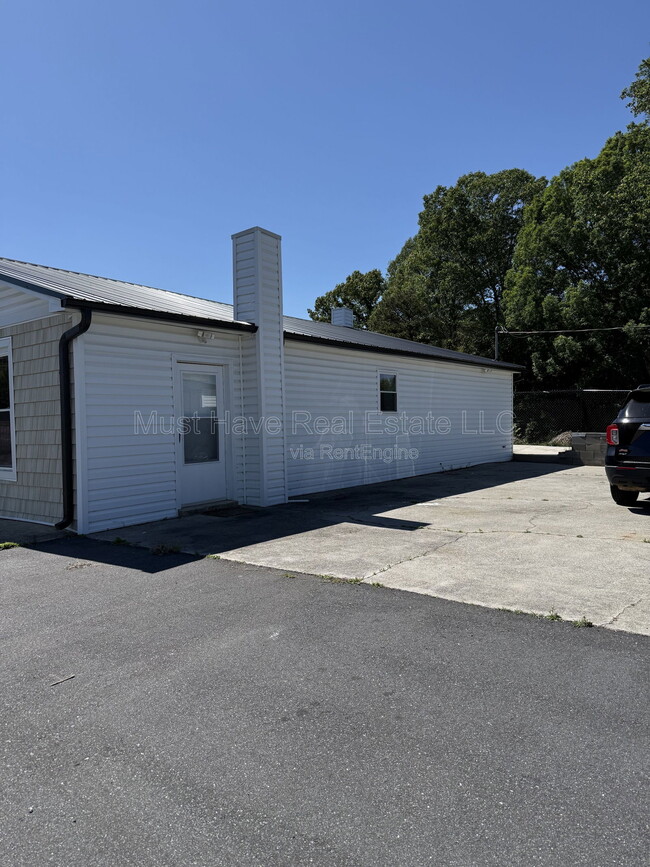 Photo - 404 W Main St