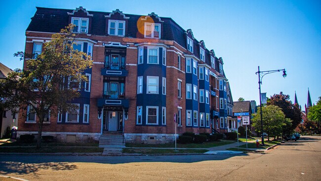 Photo - 425 Porter Ave