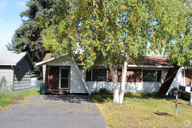 Building Photo - 3221 E 43rd Ave Unit B Rental