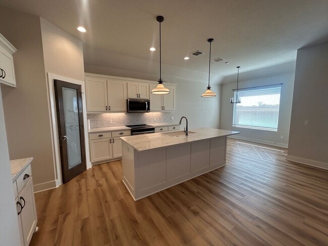Photo - Amazing 3 Bedroom Midway Home