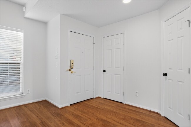 Photo - 15 S Avonlea Cir