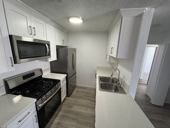 Building Photo - 1221 N Spaulding Ave Rental