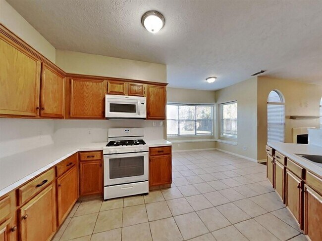 Photo - 2909 Downing St