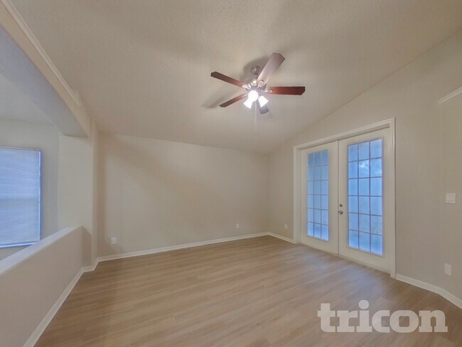 Photo - 1067 Stoneham Dr