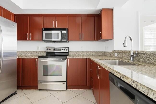 Photo - 403 S Sapodilla Ave