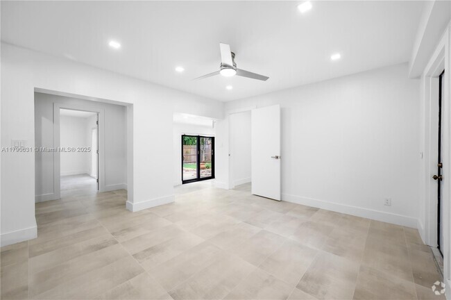 Building Photo - 551 NE 26th St Unit 2 Rental