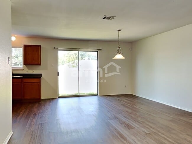 Photo - 4713 Bridlewood Ln