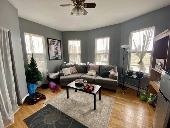 Building Photo - 8 Eldora St Unit 3