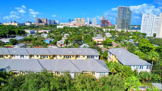 Photo - 312 N Bromeliad