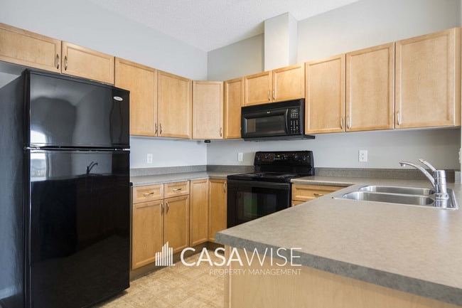 Building Photo - 226-226 Macewan Rd