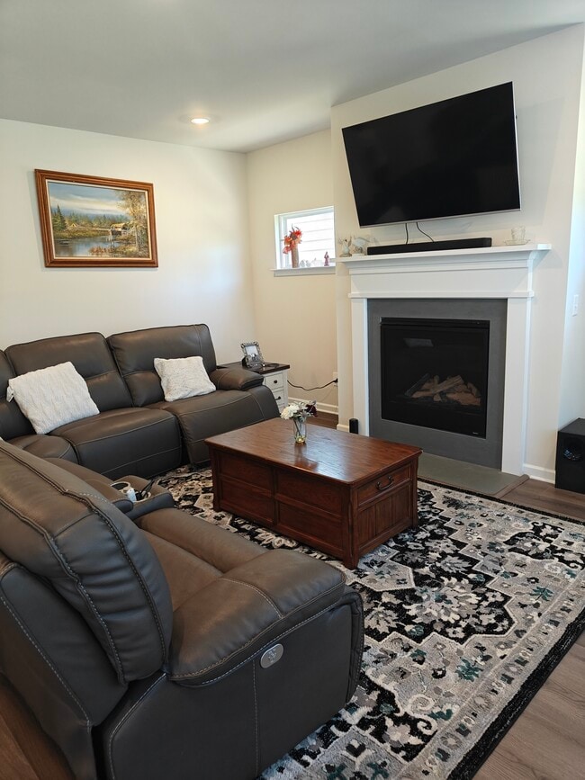 Photo - 1921 Dosk Ave