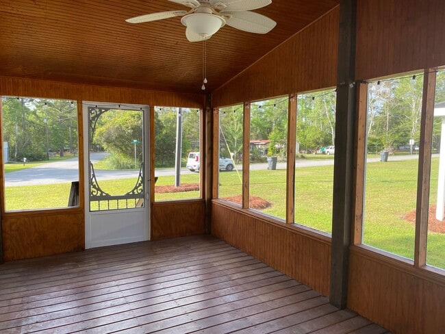 809 Magnolia Dr