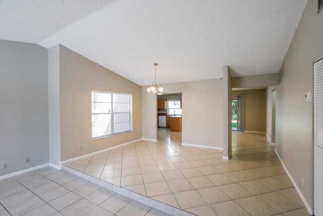 9611 NW 44th Ct