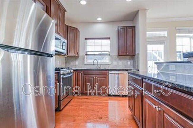 Photo - 414 Christiane Way