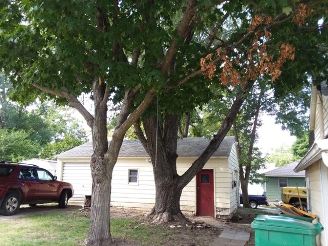 Photo - 201 8th Ave NE