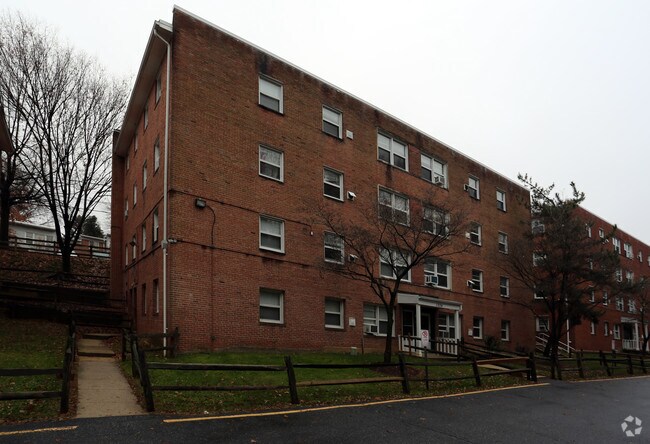 Oak Ridge Apartments - Oak Ridge Apartments
