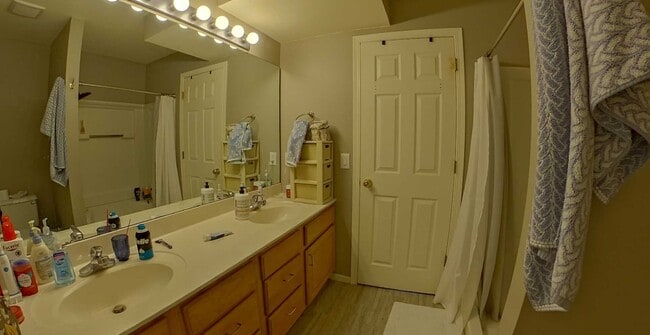 Photo - Beautiful Single Family Home on the West-Side + Fully Fenced in Yard + Close to Anneberg Park! Av...
