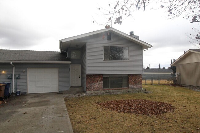 Building Photo - 6806 N Hamilton St Unit 6806