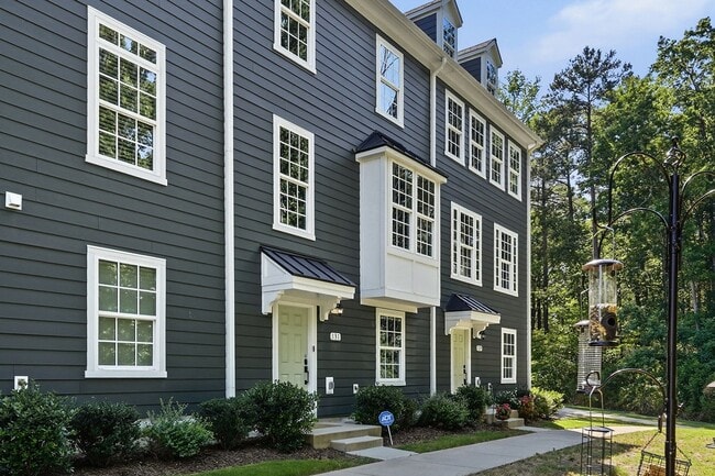 Photo - BEAUTIFUL TOWNHOME IN A GREAT AMENTIES!