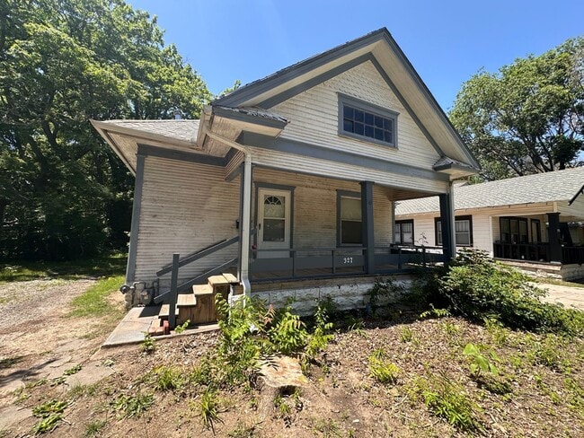 Building Photo - $895 - 2 bedroom/ 1 bathroom - Single Fami... Rental