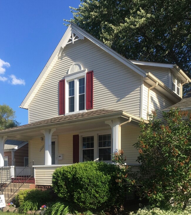 Building Photo - 1048 Rosewood St Rental