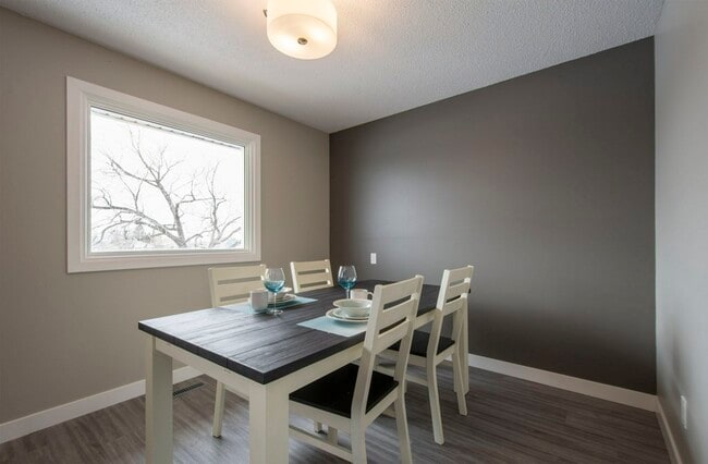 Photo - 10814-108193 93 St